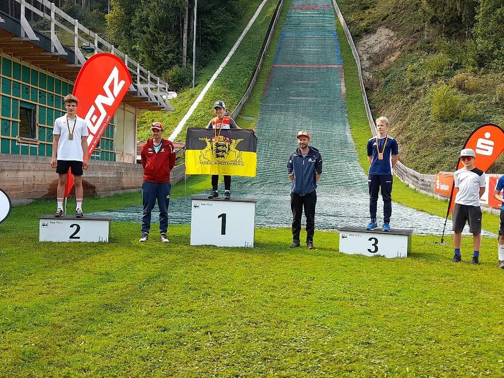 Rastbüchler Nordische beim Schülercup in Isny unter den Augen von Stefan Horngacher